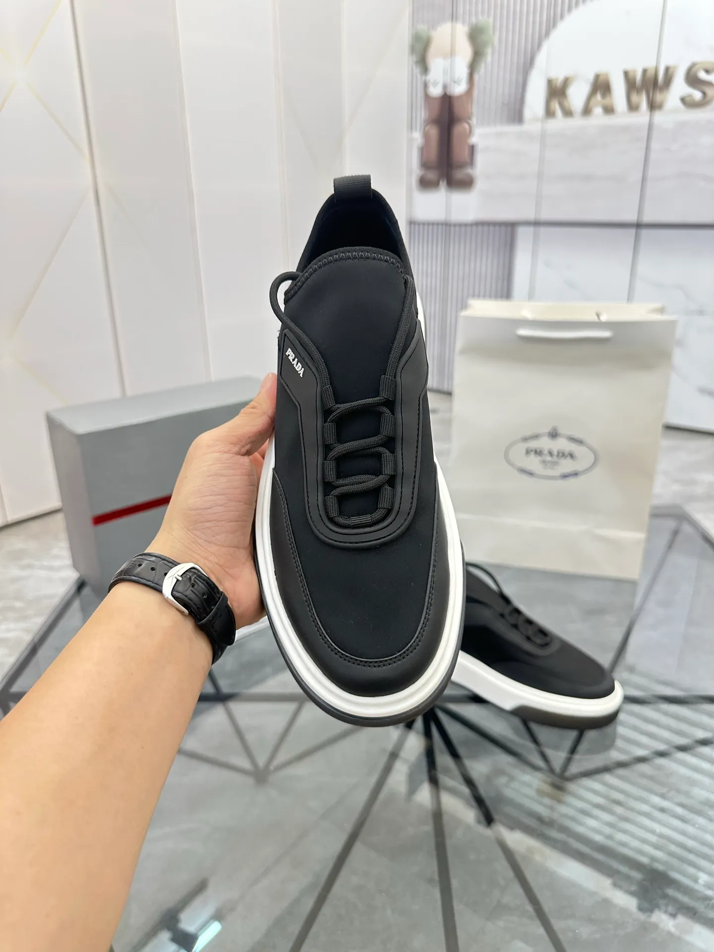 Men's shoes for sale 💰: 💰P600¥ High-end top quality Product trademark: Prada *"Prada*" low-top casual shoes Regular size: 38-45 (can be customized to 46) Product materials: Upper imported glue splicing original material, breathable lining, cowhide foot pads, original outsole. Number: 832